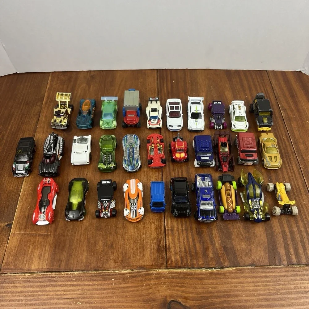 HOT WHEELS VINTAGE LOT OF 31 LOOSE CARS 2+‎ LBS TOY MODEL BIRTHDAY PRESENT GIFT